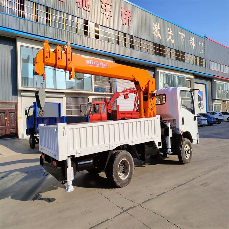 临河区三轮随车吊定制 农用改装机自备吊中瑞长期出售